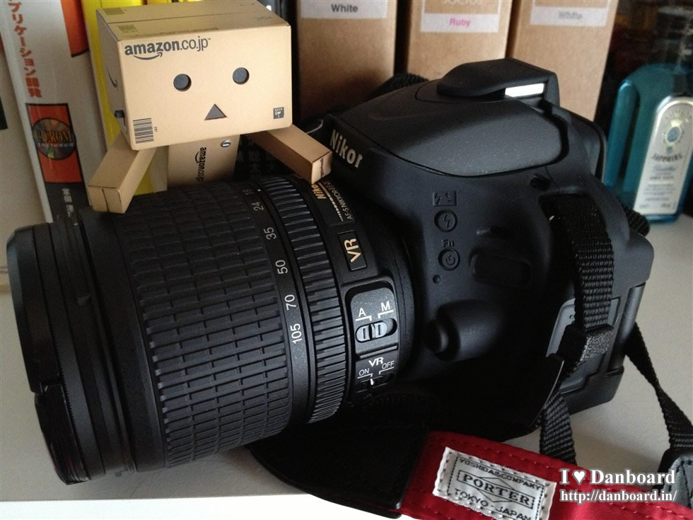 ダンボー、一眼レフによじ登る