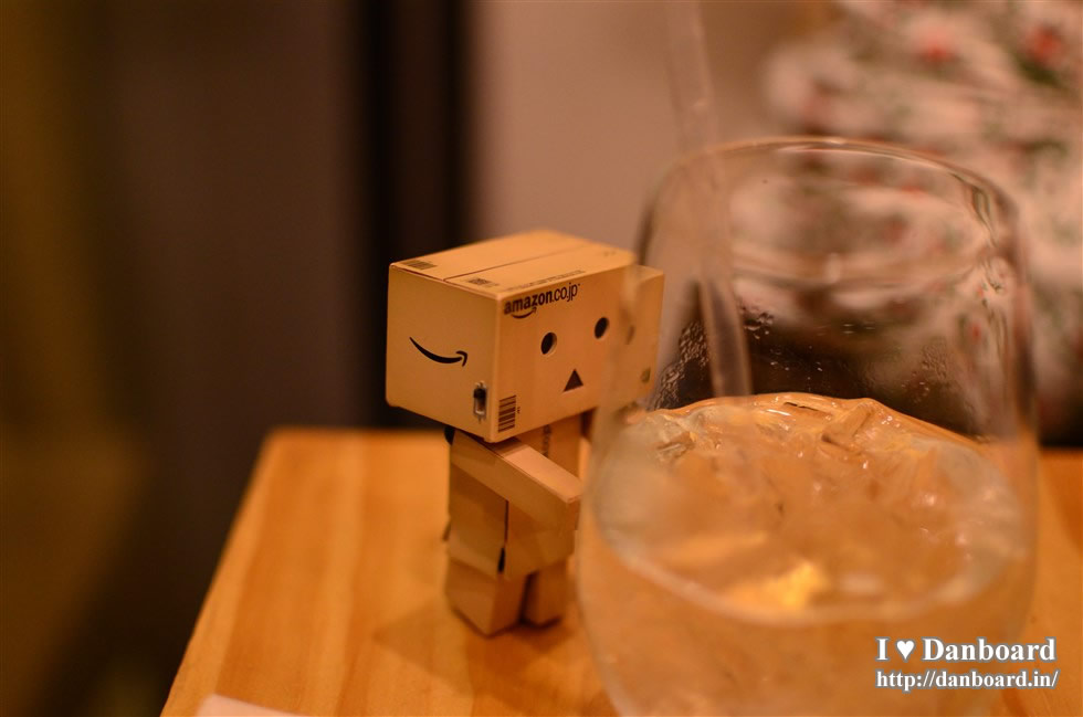 ダンボー、グラスの冷たさを感じる