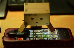 ダンボー、iPhoneに興味を持つ